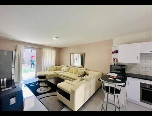 3 BEDROOM TOWNHOUSE FOR SALE IN FLORENTIA